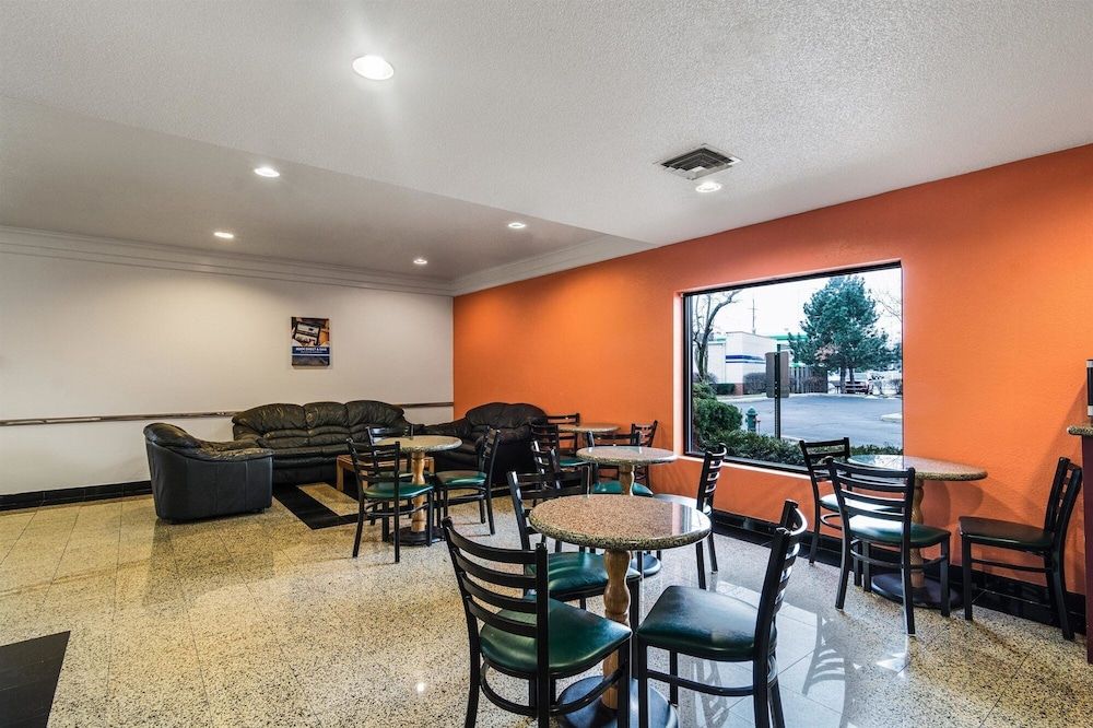 Motel 6 Libertyville, IL 3