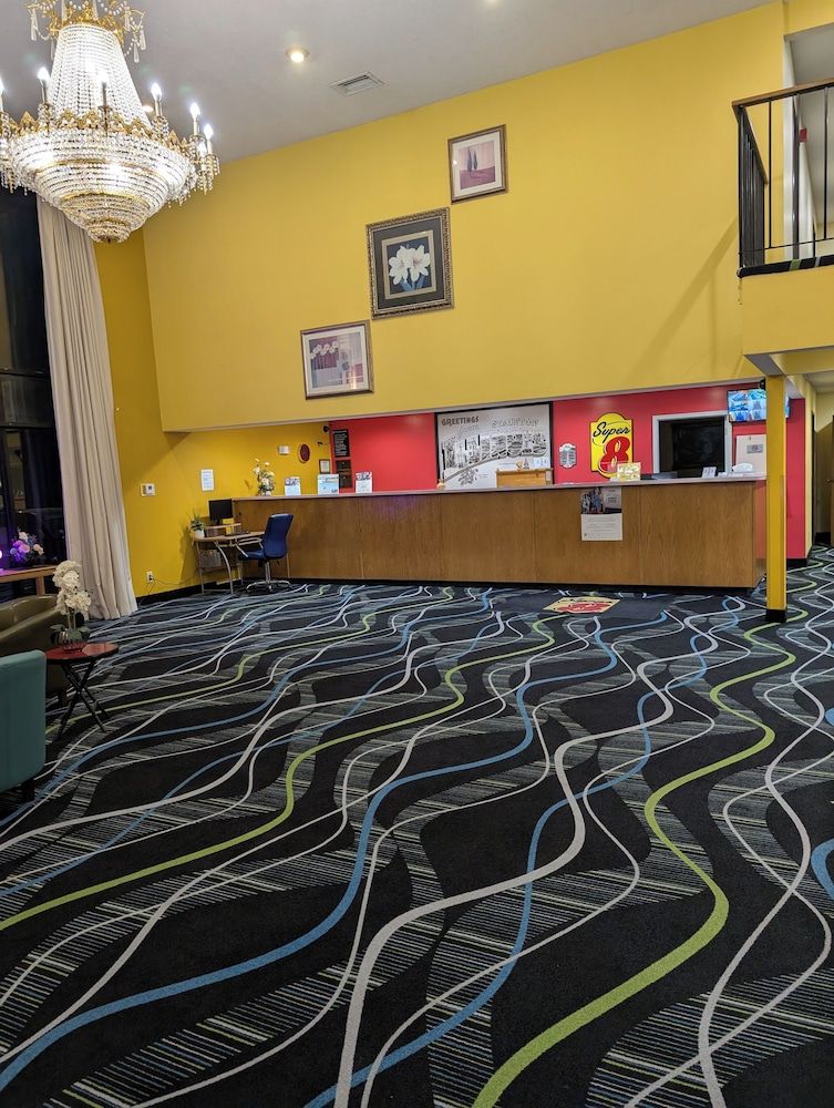 Super 8 by Wyndham Staunton 2