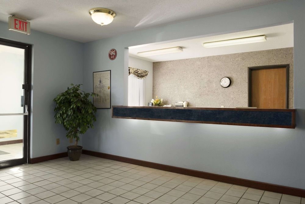 Super 8 by Wyndham Danville 2