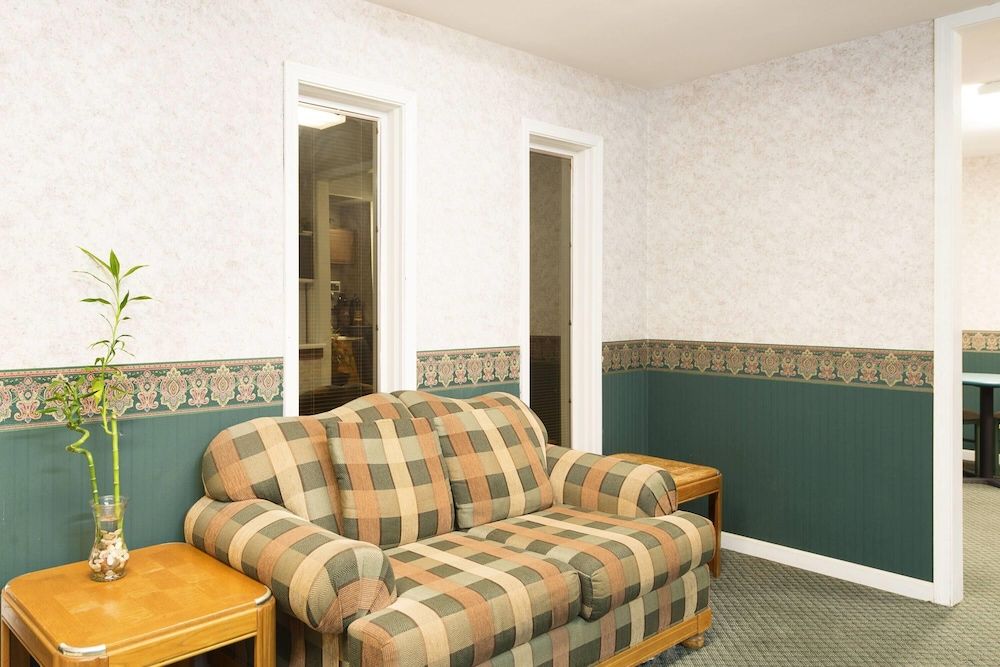 Super 8 by Wyndham Taylorville IL 3