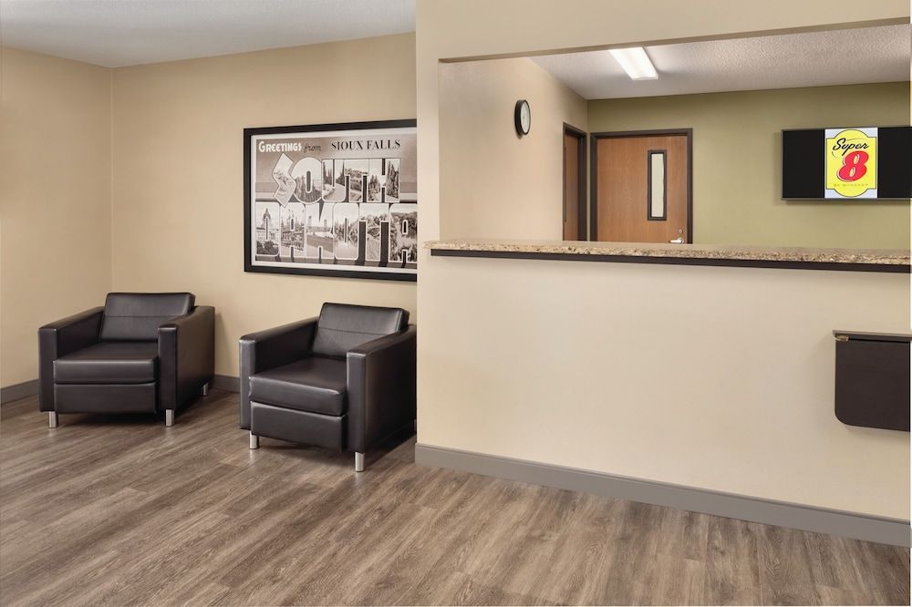 Super 8 by Wyndham Sioux Falls 3