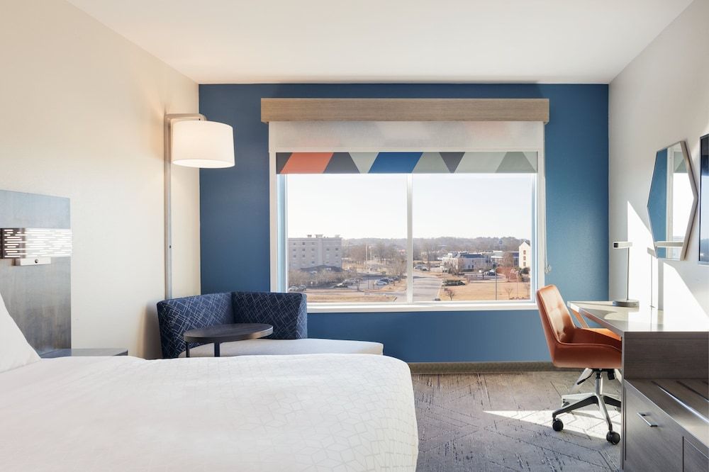 Holiday Inn Express & Suites Zion by IHG 3