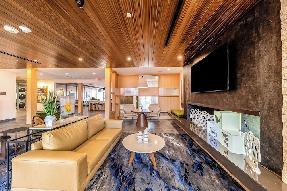 Fairfield Inn & Suites by Marriott Gainesville I-35 2