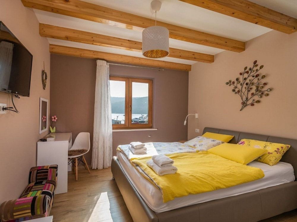 Villa with Sea Views, Hot Tub, & Roof Terrace 2