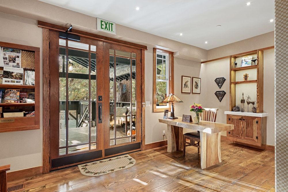 The Grand Idyllwild Lodge 2