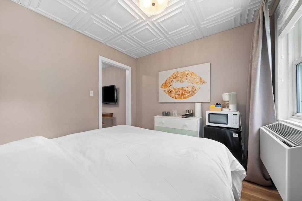 The Bloomfield Inn 2