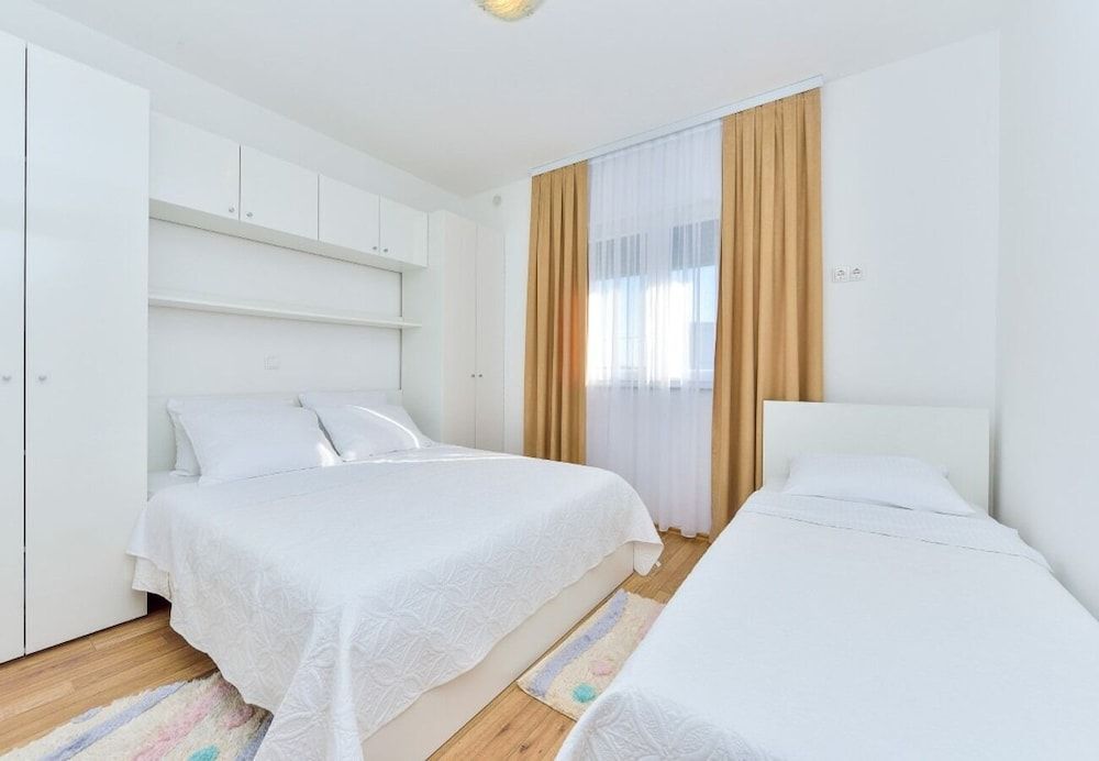 Apartments Sunny by the Sea 3