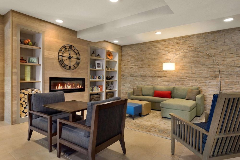 Country Inn & Suites by Radisson, St. Cloud West, MN 2