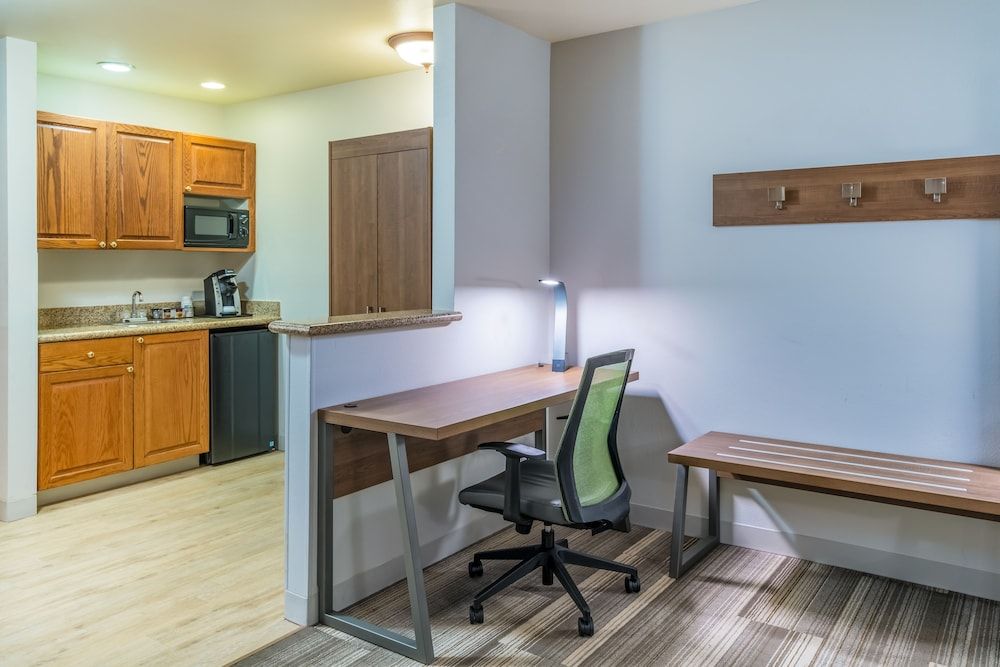 Holiday Inn Express Hotel & Suites Rocky Mount by IHG 2