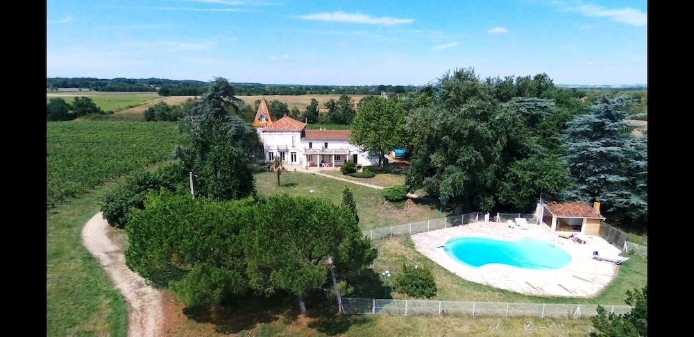 Chateau la Loge -1 estrellas en Villematier