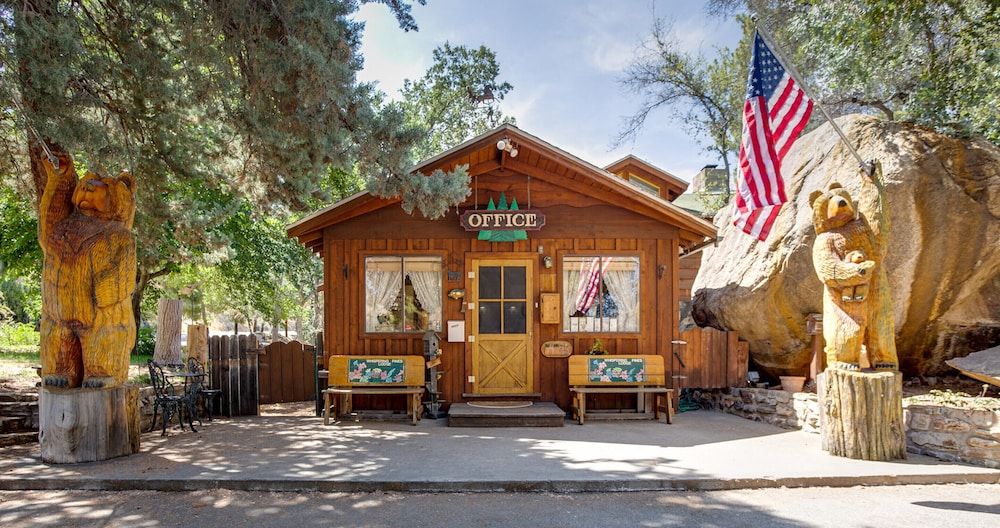 Whispering Pines Lodge 3 estrelas em Kernville