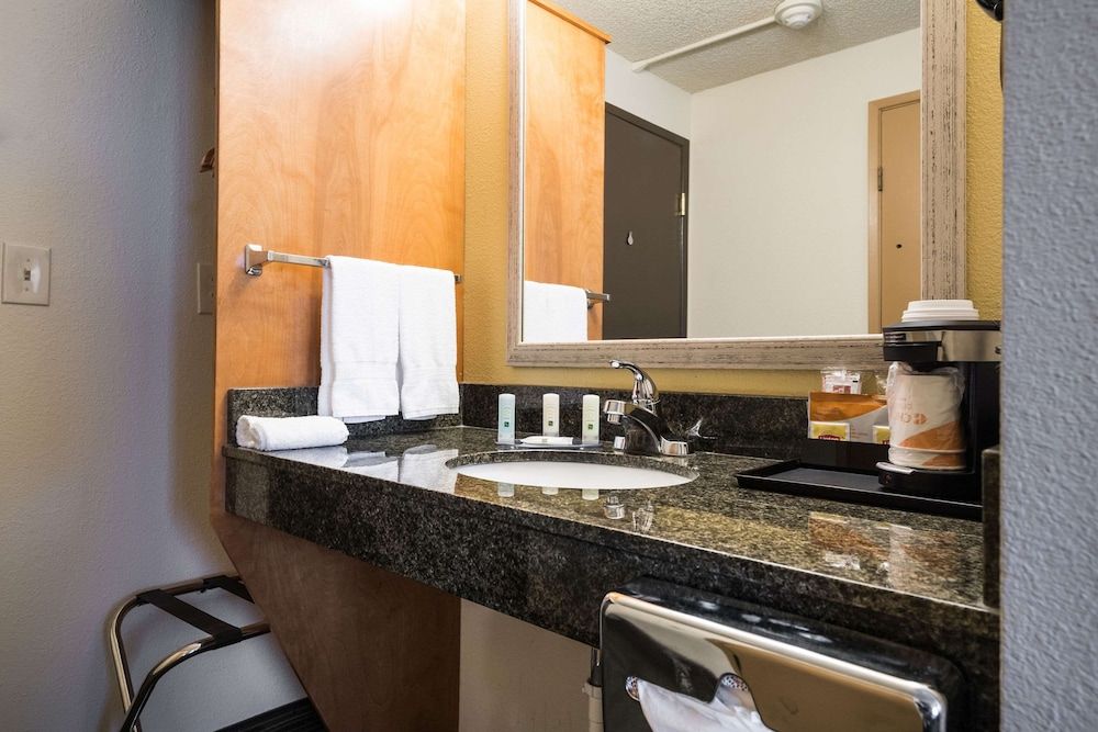 Quality Inn & Suites Silverdale Bangor - Keyport 3
