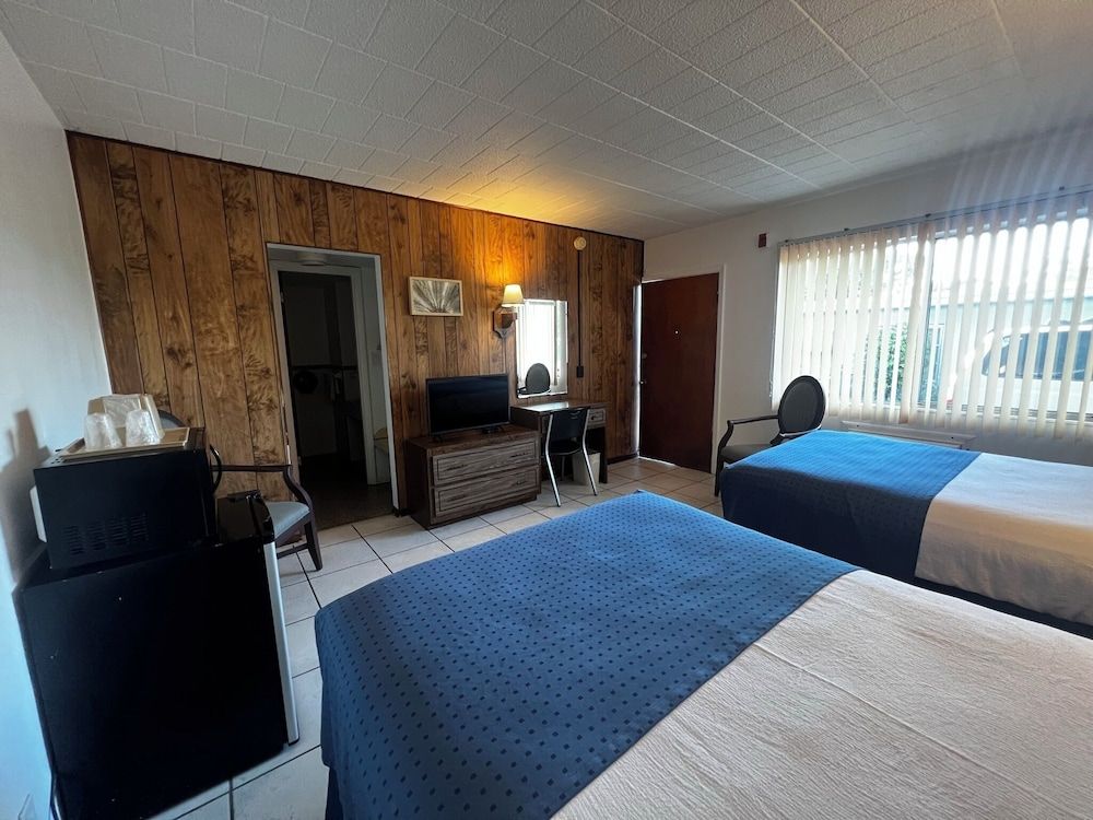 Nocturne Motel 3