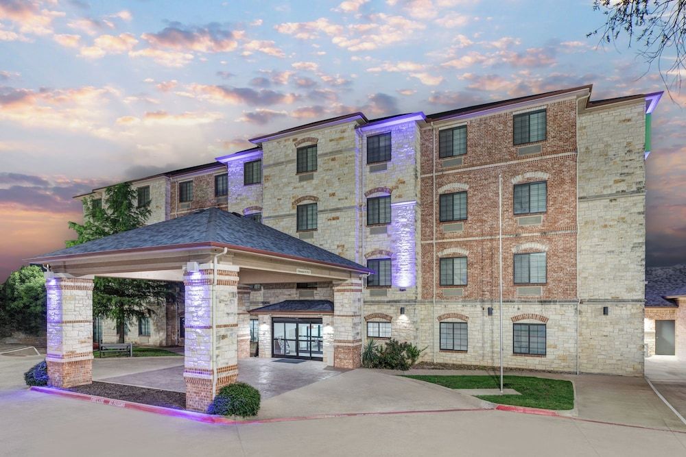 Holiday Inn Express & Suites Granbury by IHG 2 estrelas em Granbury