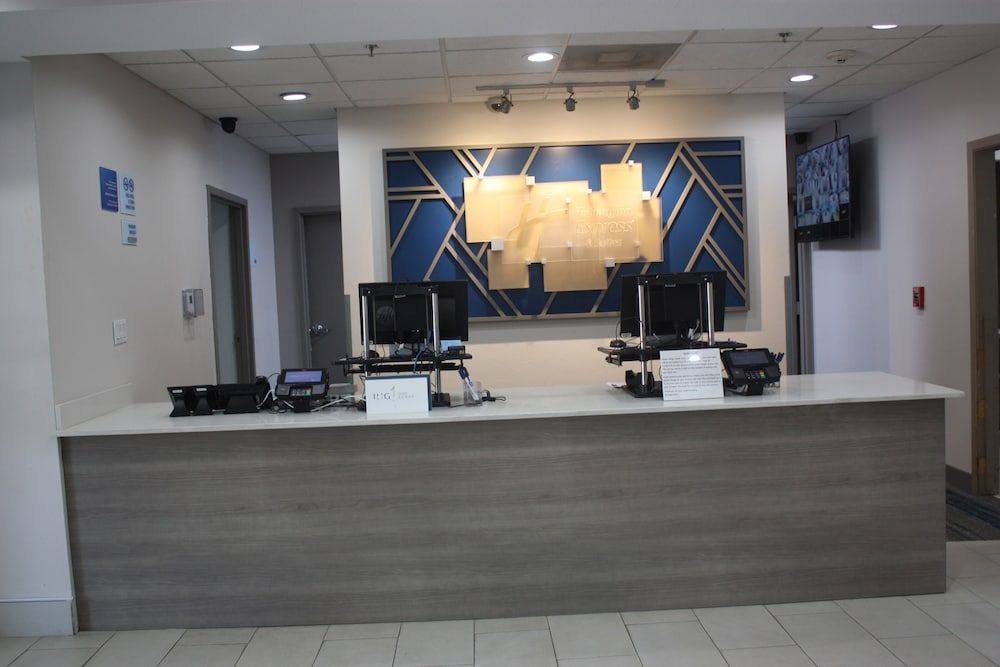 Holiday Inn Express Hotel & Suites Shamrock North by IHG 2