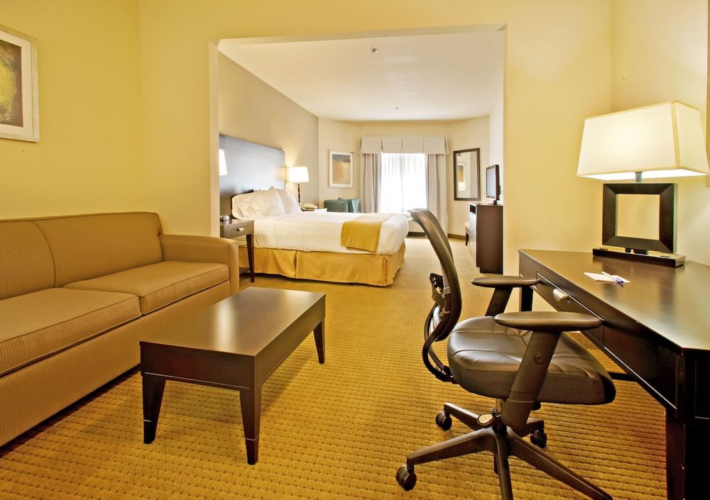 Holiday Inn Express Hotel & Suites Shamrock North by IHG 3