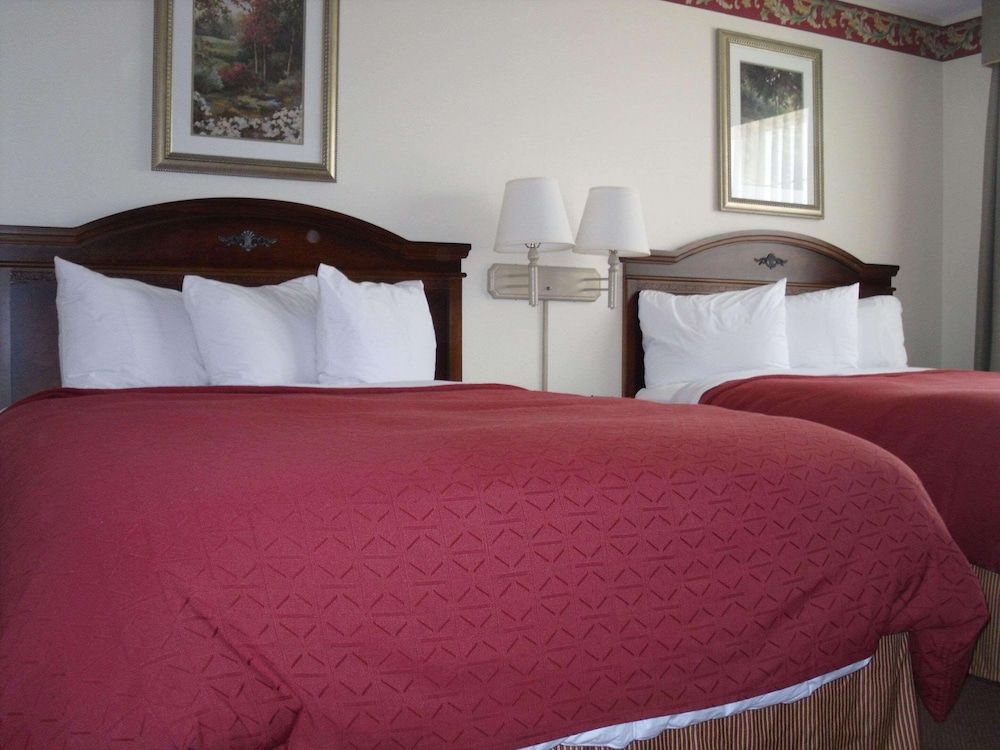Country Inn & Suites by Radisson, Effingham, IL 3