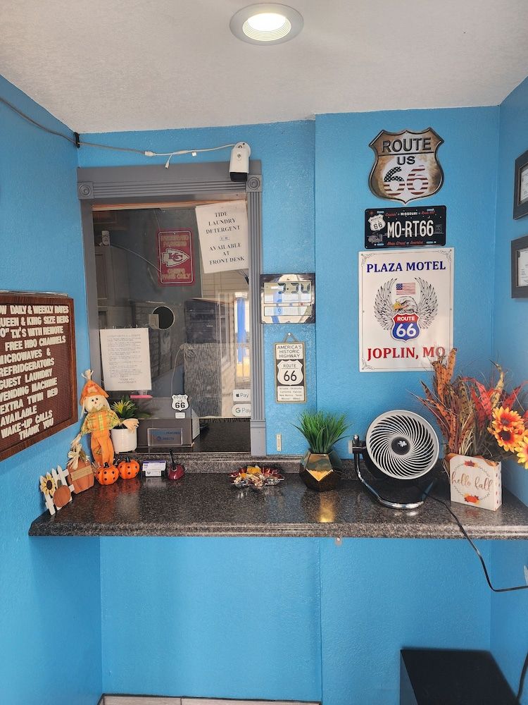 Plaza Motel 2