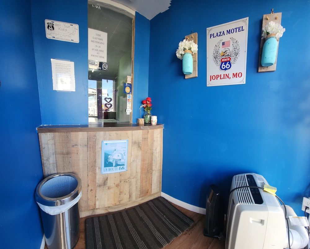 Plaza Motel 3