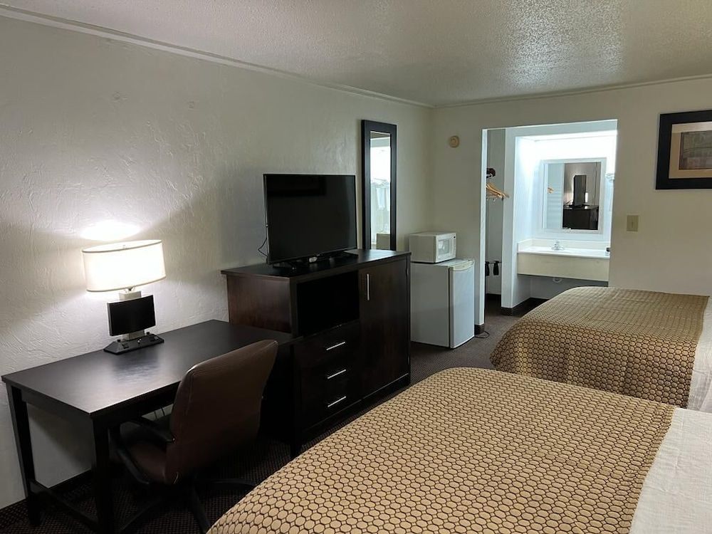 Driftwood Inn 3