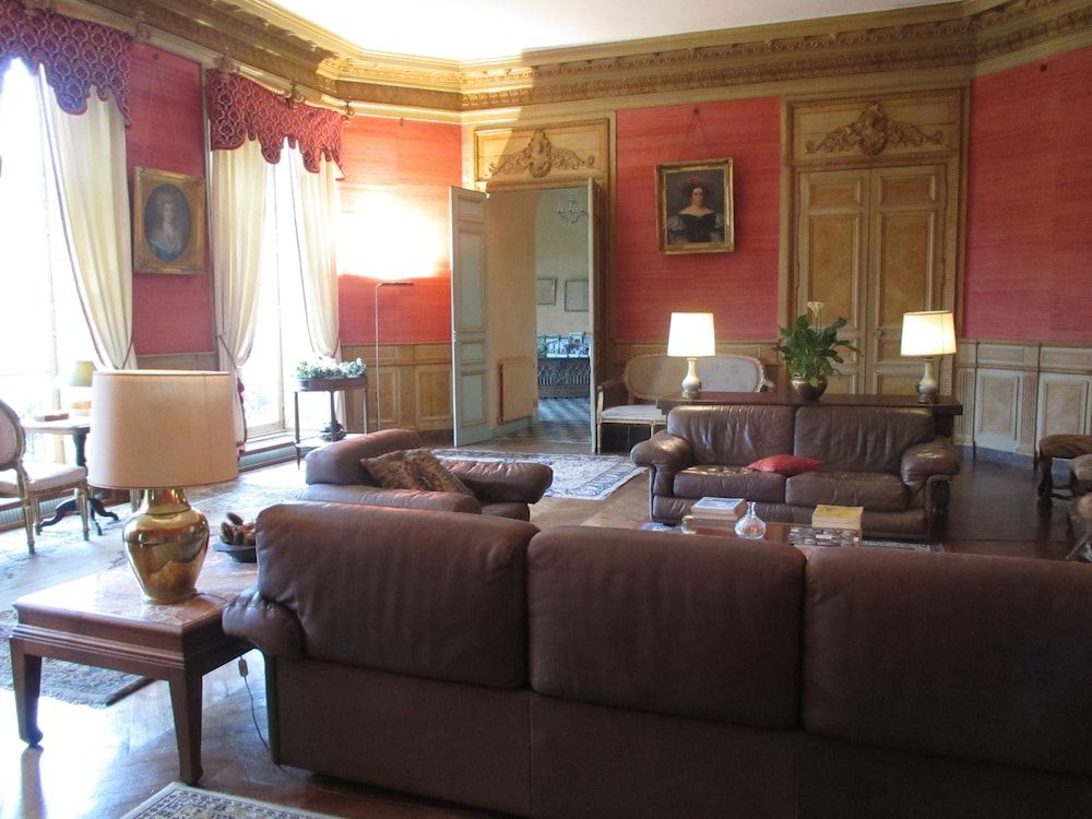 Chateau De Vauloge 3