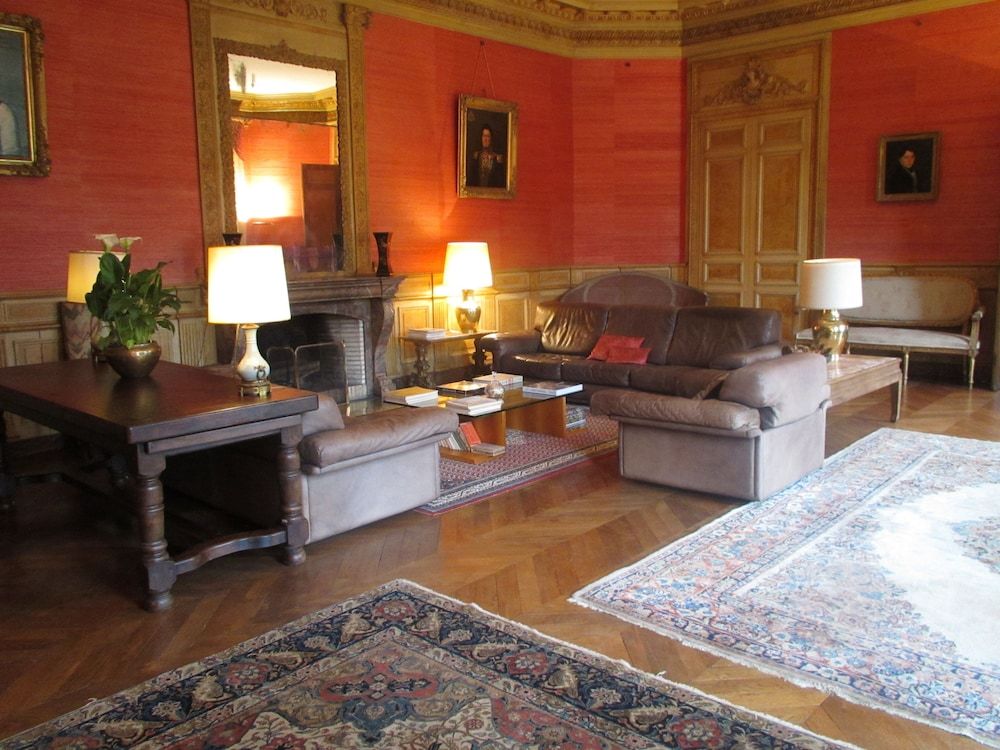 Chateau De Vauloge 2