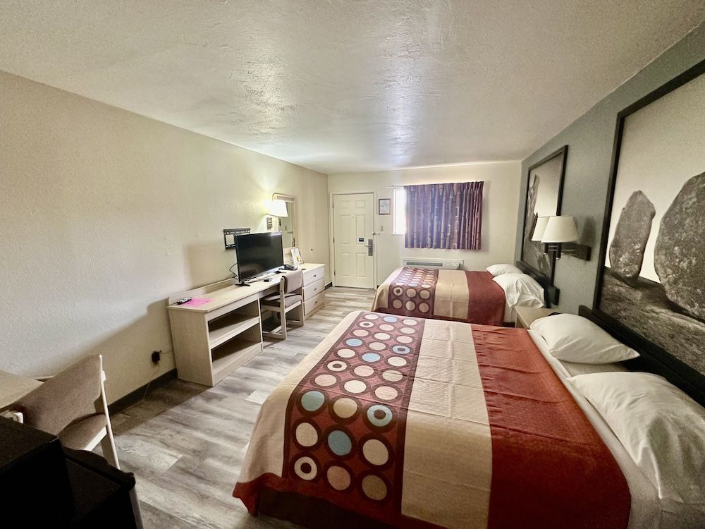 Super 8 by Wyndham Athens TX 3