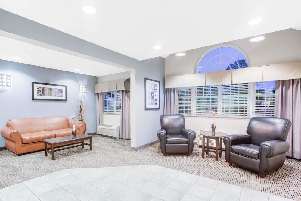 Microtel Inn & Suites by Wyndham Bath 3