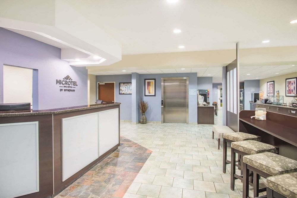 Microtel Inn & Suites by Wyndham Geneva 3