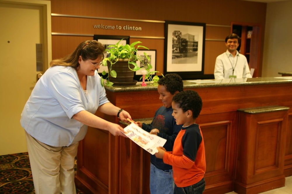Hampton Inn Clinton 3