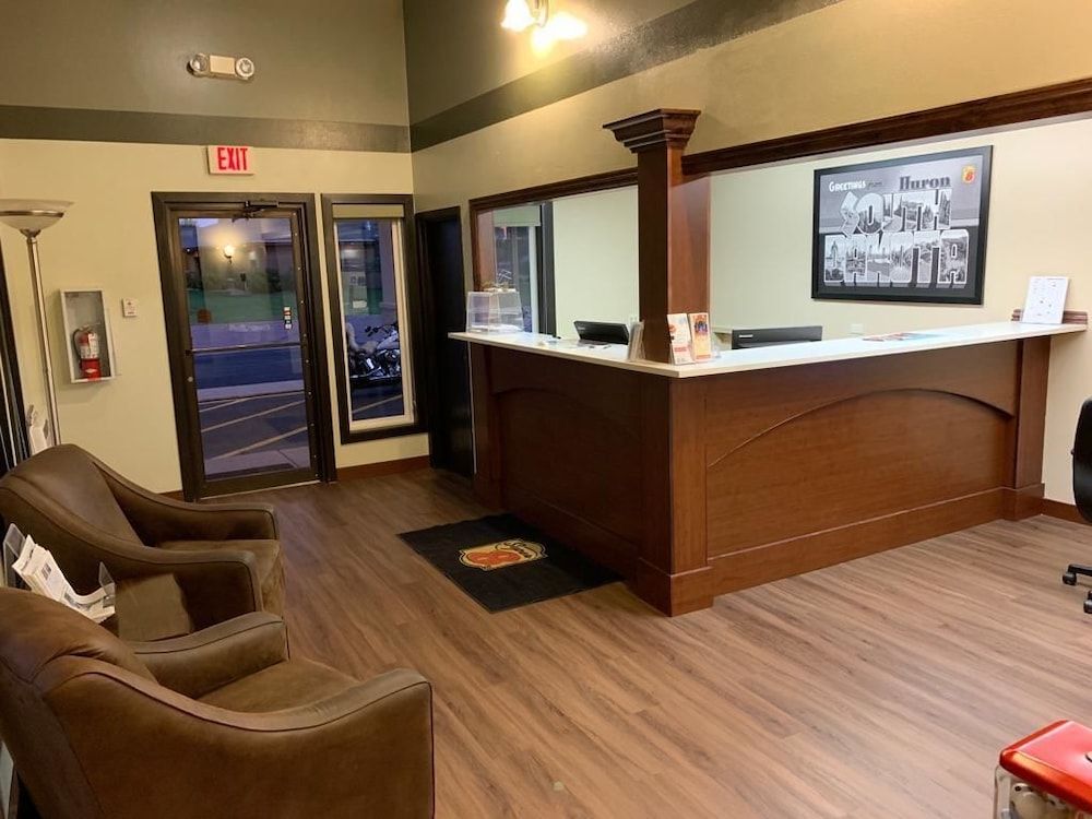 Super 8 by Wyndham Huron 3