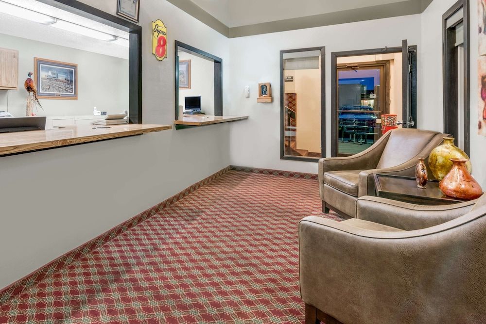 Super 8 by Wyndham Huron 2