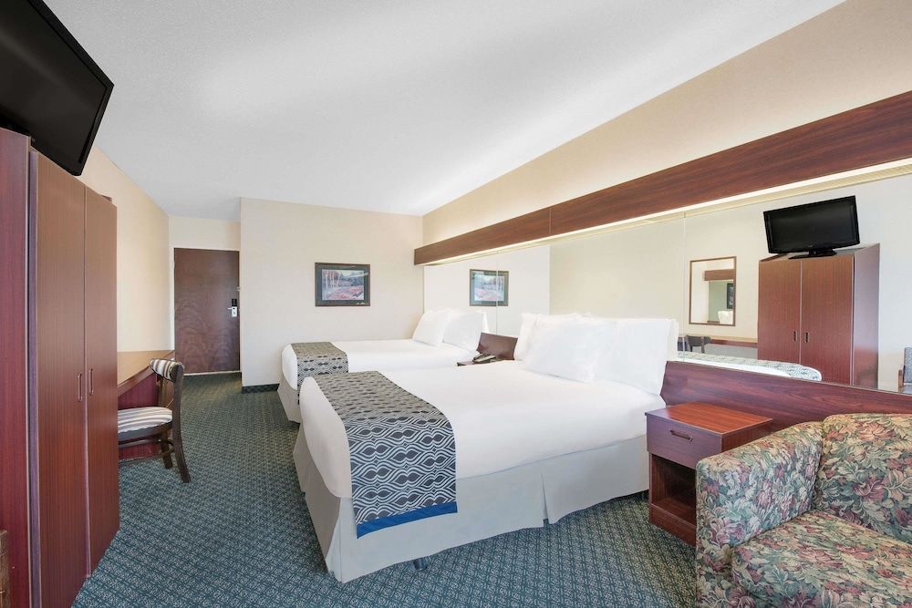 Microtel Inn & Suites by Wyndham Hamburg 3