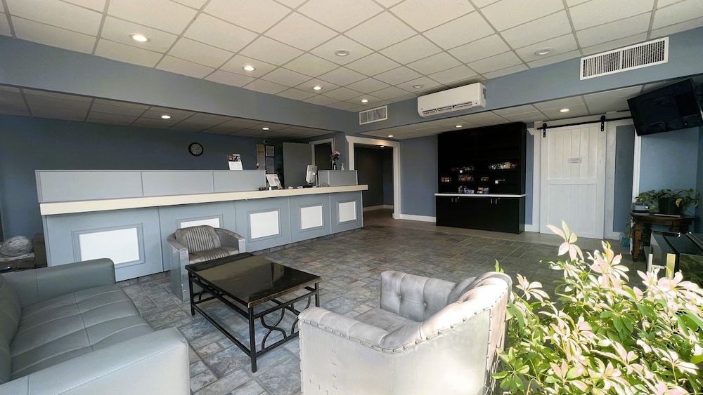 Super 8 by Wyndham Riverside AL 2
