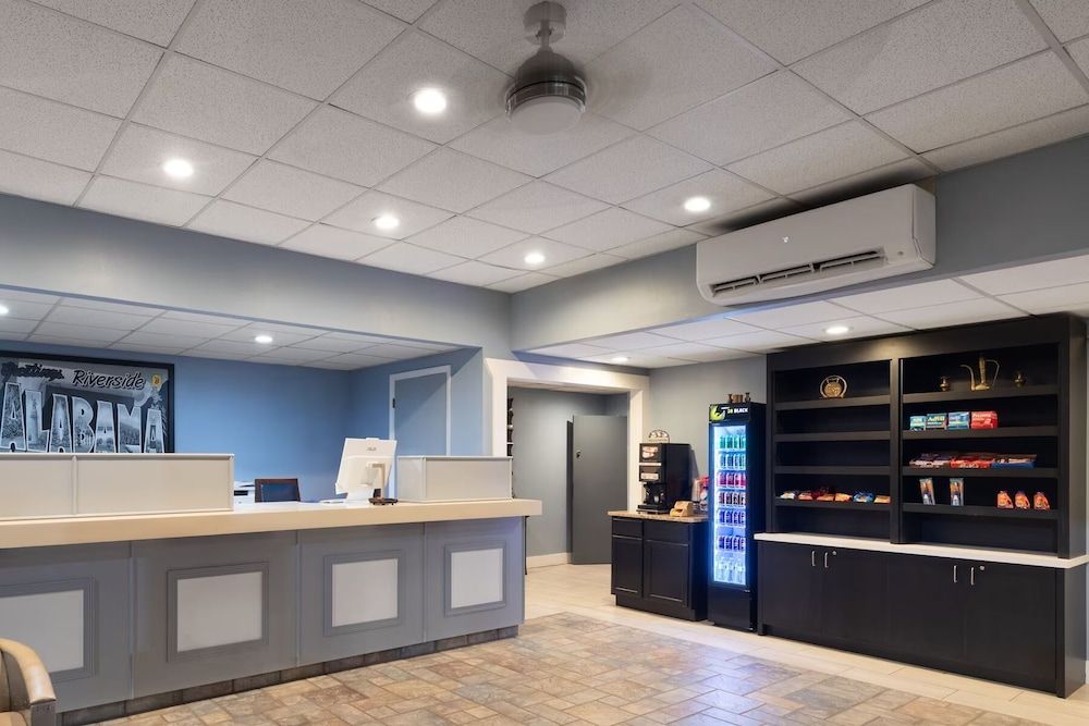 Super 8 by Wyndham Riverside AL 3