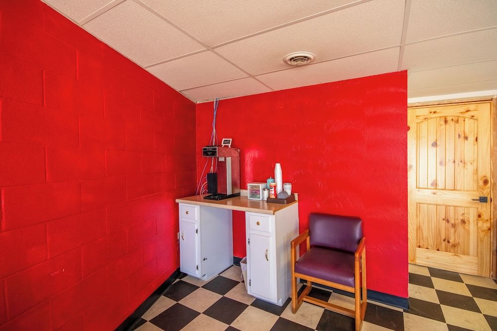 OYO Crossroads Inn 3