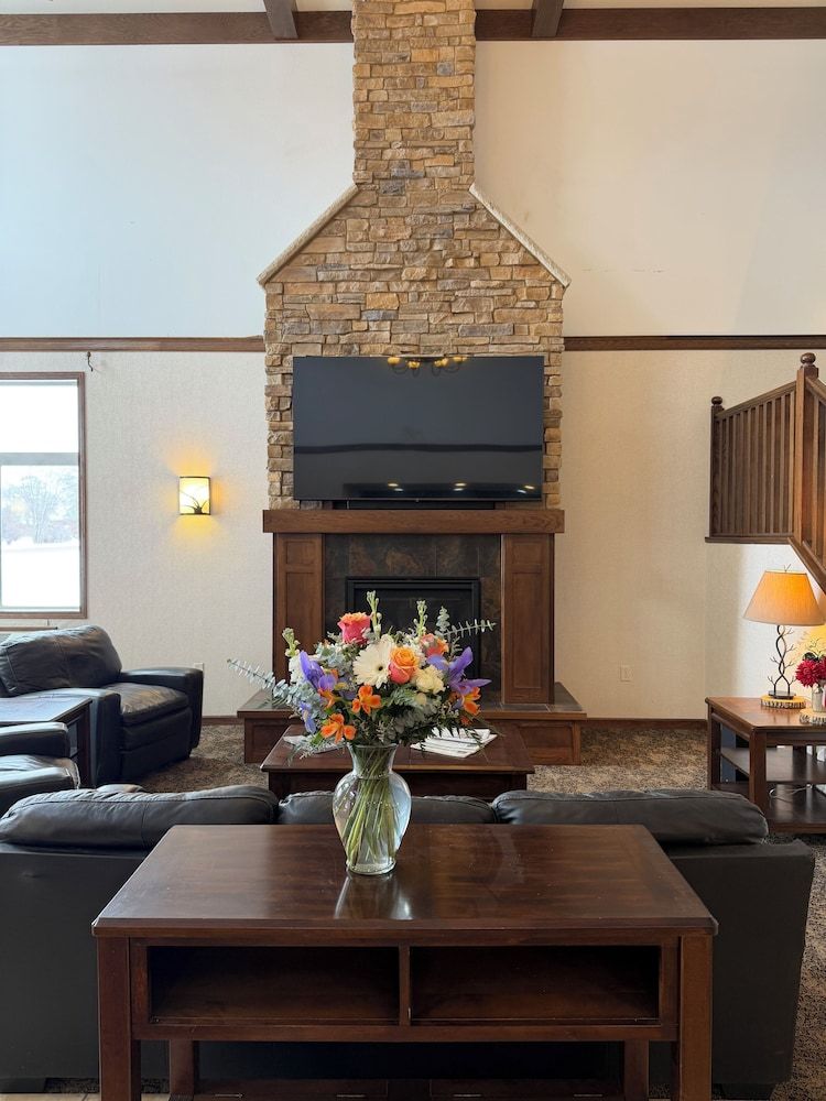 American Inn & Suites 3
