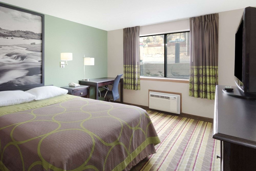 Super 8 by Wyndham Green River 3