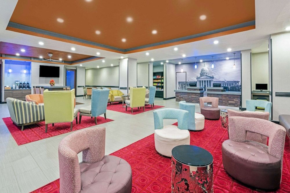 La Quinta Inn & Suites by Wyndham Guthrie 2