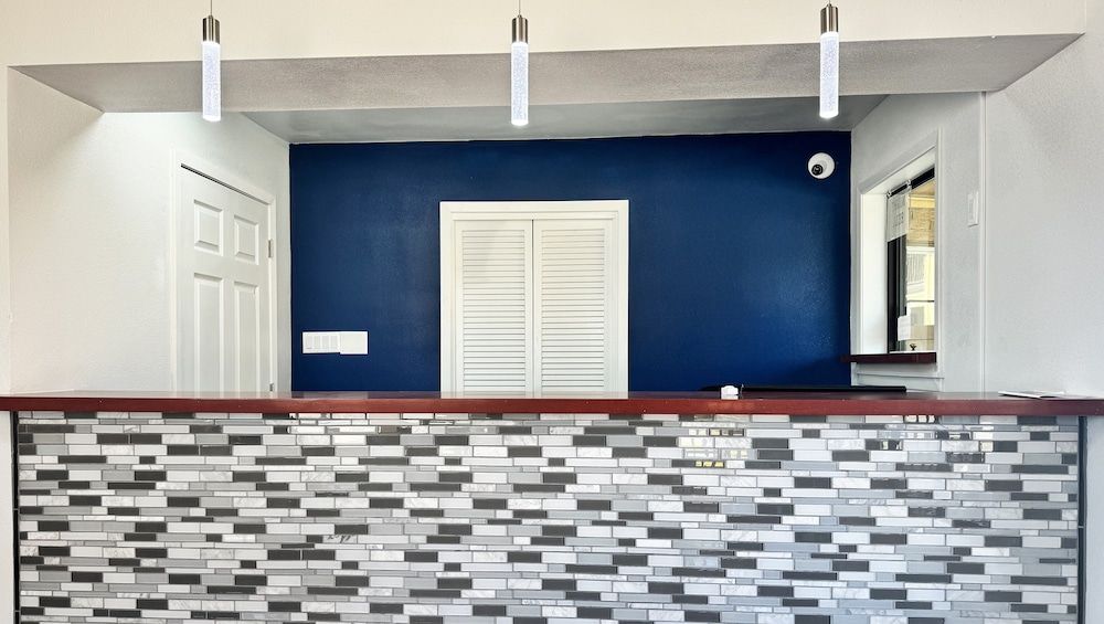 Xecutive Inn and Suites 3