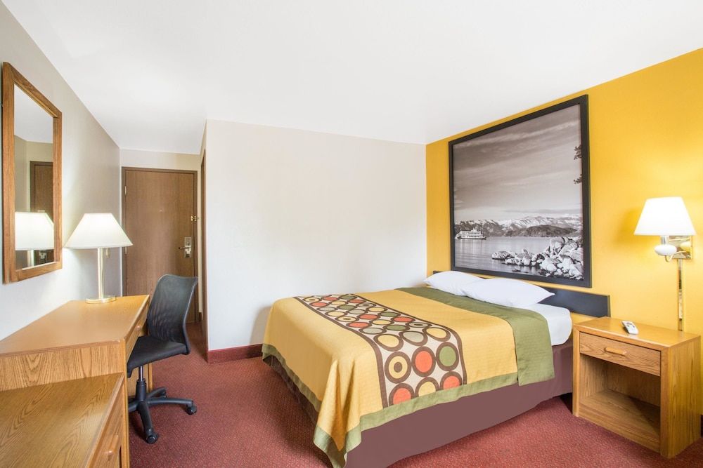 Super 8 by Wyndham Elko 3
