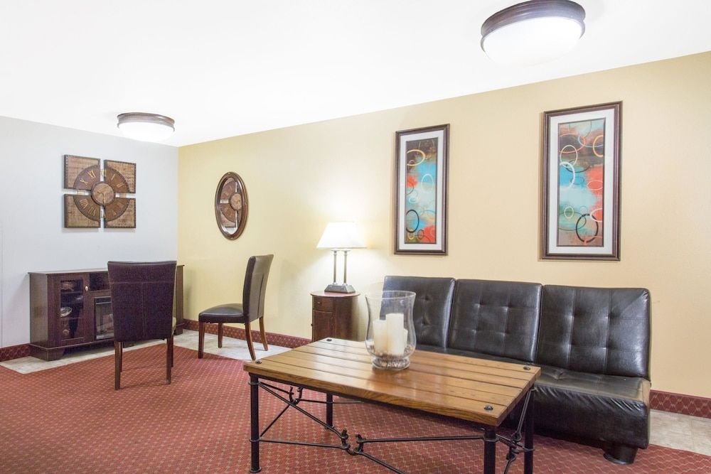 Super 8 by Wyndham Elko 2