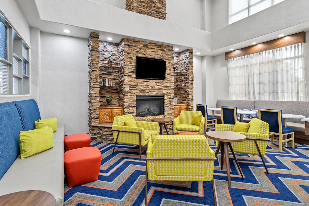 Hampton Inn & Suites Farmington 2