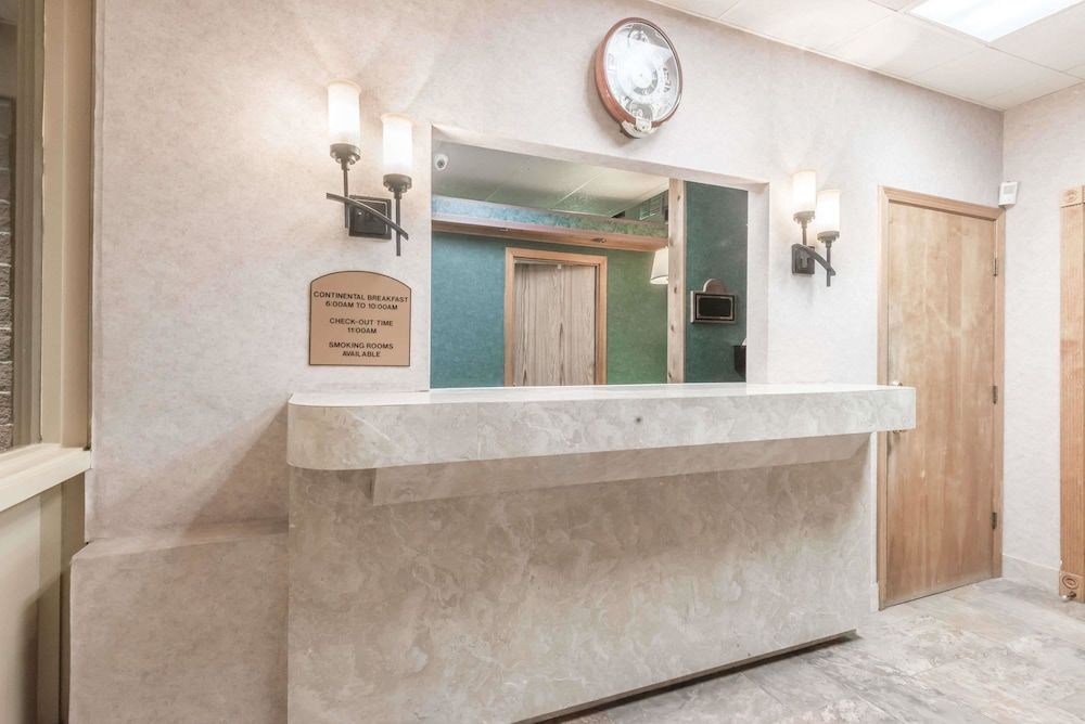 Days Inn by Wyndham Niles 2