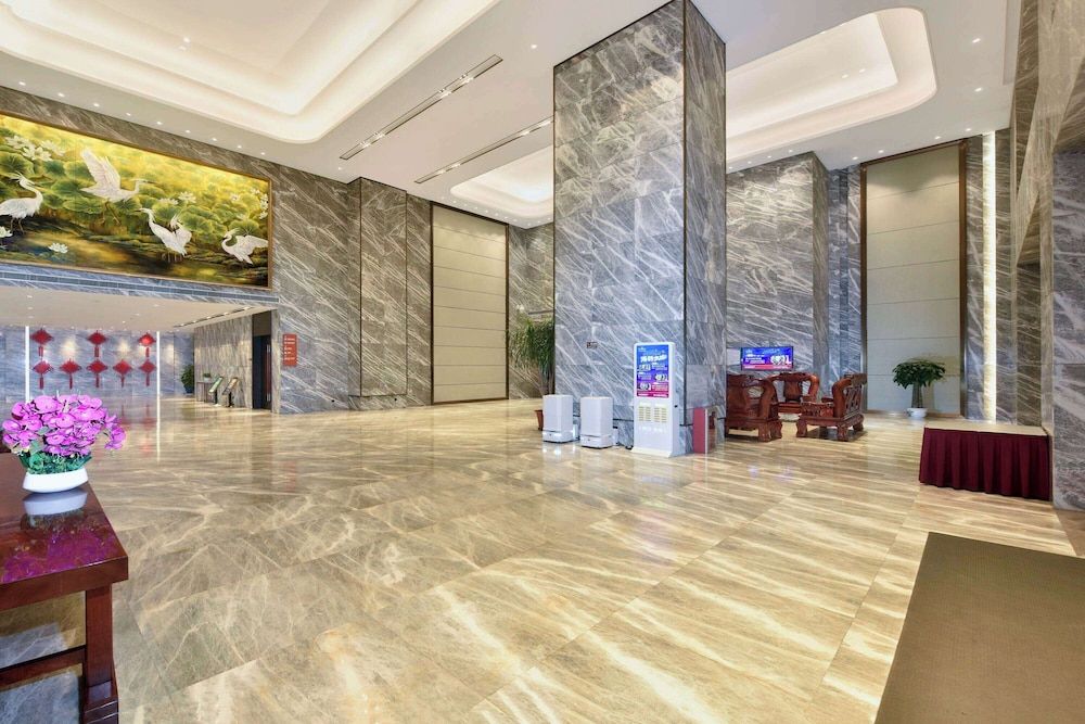 Ramada Plaza Dongxing City Center 3