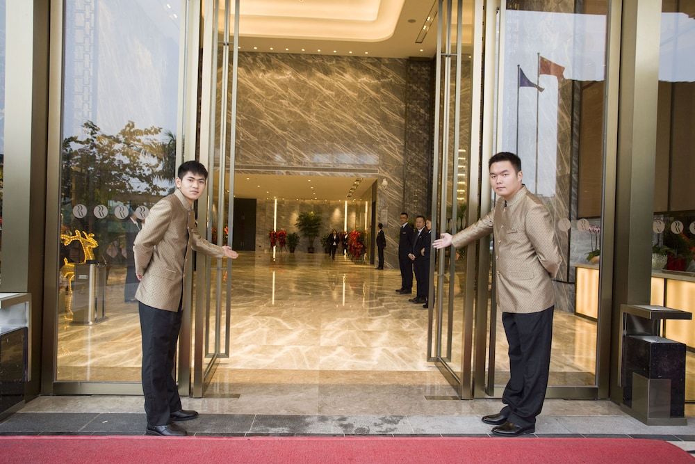 Ramada Plaza Dongxing City Center 2