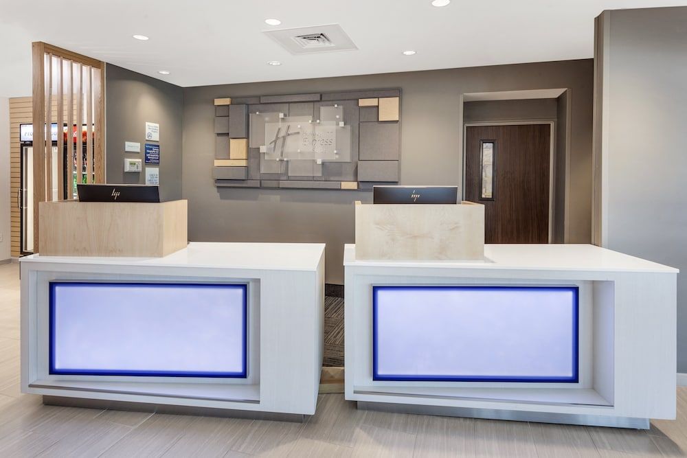Holiday Inn Express & Suites Hudson I-94 by IHG 3