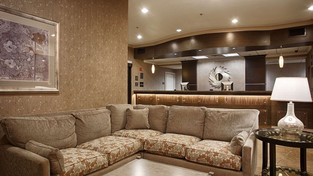 Best Western Plus Texarkana Inn & Suites 2