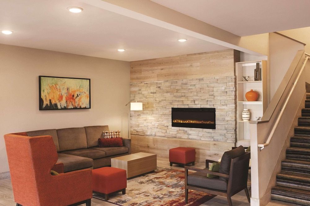 Country Inn & Suites by Radisson, Albert Lea - Austin 2