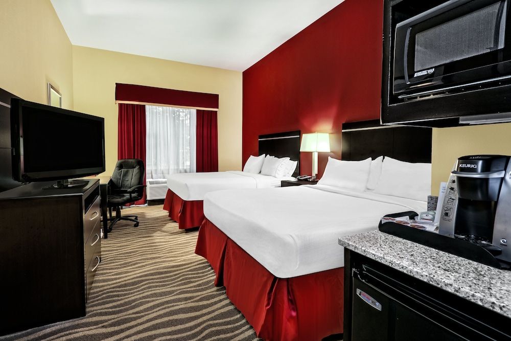 Holiday Inn Express & Suites Cotulla by IHG 3